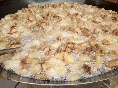 潔匠凈化·的凈工業(yè)除臭劑_炸豬油廠油煙異味濃、刺激性大，Dejing的凈除臭劑快速除臭