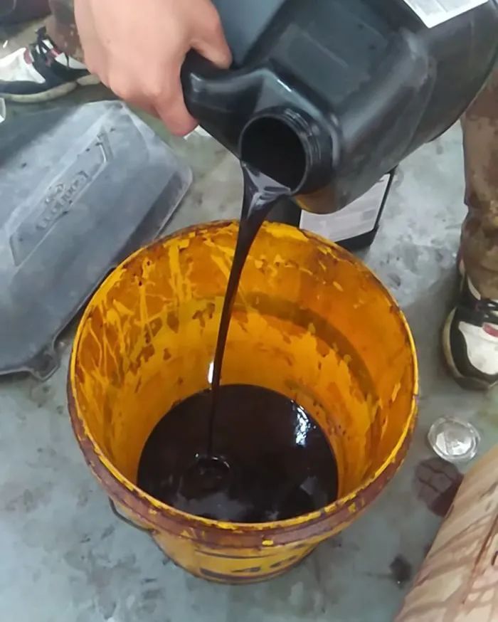 廢機(jī)油處理難度大，擺脫“惡臭異味”又有什么方向？.jpg