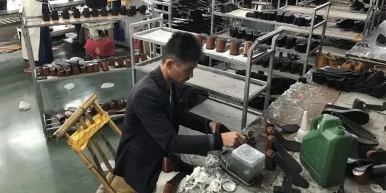 Dejing的凈??制鞋廠除臭劑，治理揮發(fā)性有機化合物(VOC)廢氣.jpg