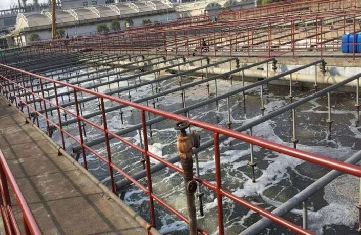 化工廠污水、污泥“臭氣熏天”遭投訴，該如何解決？