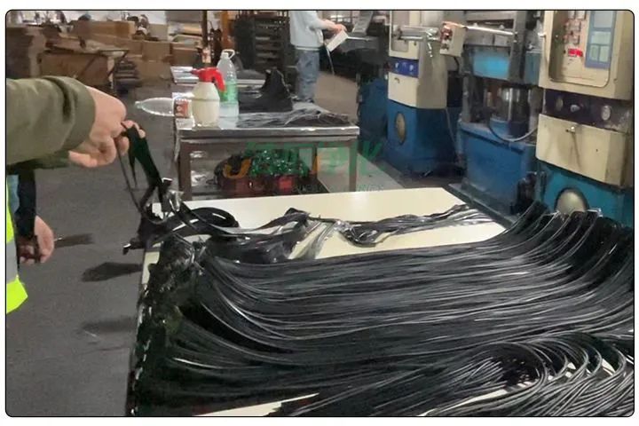 橡膠配件加工廠氣味難聞，傷害人體；廢氣除臭用Dejing的凈?！.jpg